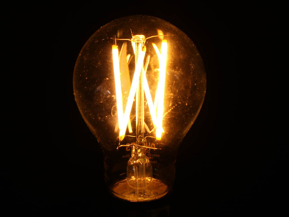 Philips Lighting 549493 8A19/PER/927-922/CL/G/E26/WGX 1FB T20 Philips Dimmable 8W Warm Glow 2700K-2200K 90 CRI Filament A-19 LED Bulb, Outdoor Rated, Title 20 Compliant
