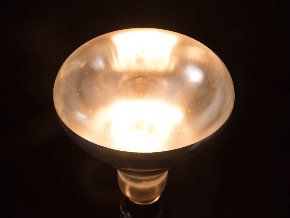 Value Brand 250BR40-CL-SC-HEAT 250BR40-CL-SC-HEAT  (SAFETY) 250 Watt, 120 Volt BR40 Clear Safety Coated Heat Bulb. WARNING:  THIS BULB IS NOT TO BE USED NEAR LIVE BIRDS.